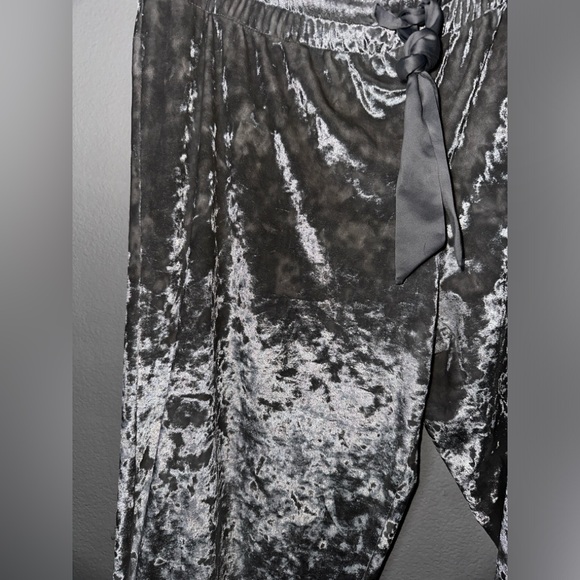 Glitzy, velvety smooth Victoria’s Secret pants ✨like new! - Picture 7 of 8